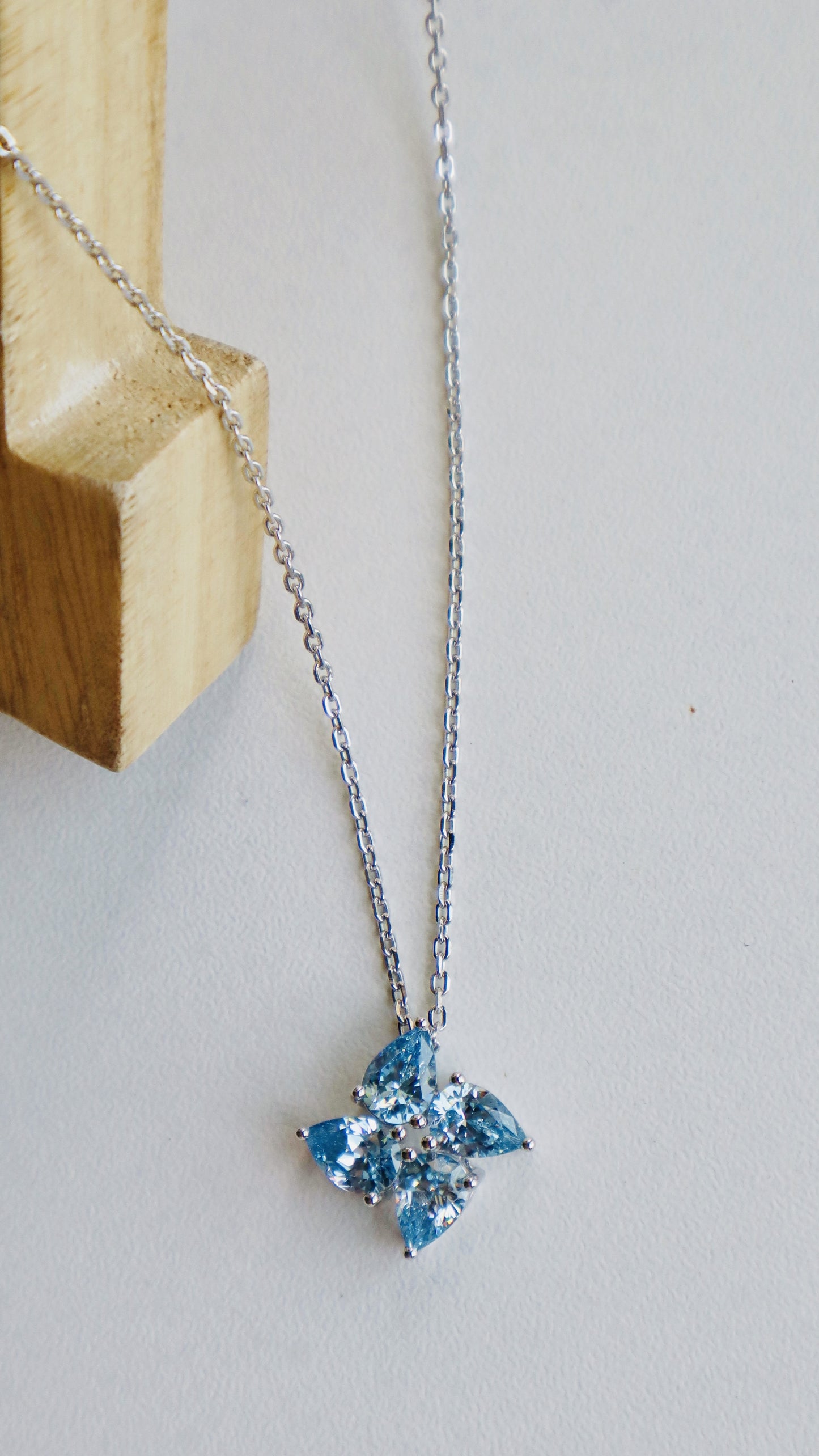 ICE CUT SkyBlue Floral Necklace